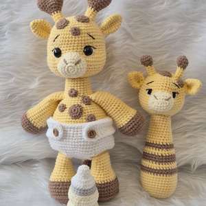 Set cadou bebeluși - Zari, girafa veselă - jucării și echipamente pentru copii - cadouri baby shower - Artynos.ro