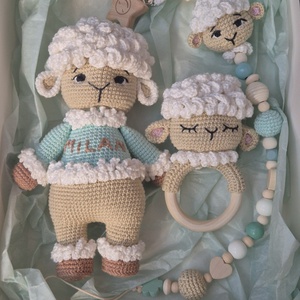 Set Mielusel crosetat - Set cadou personalizat pentru bebelusi  - Artynos.ro