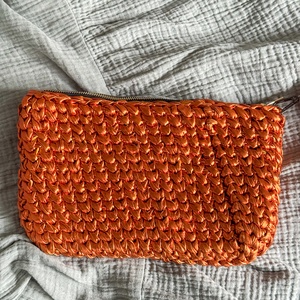 Geanta plic crosetata The life of the showgirl - genți și portofele - genți de mână și umăr - geantă casual - Artynos.ro