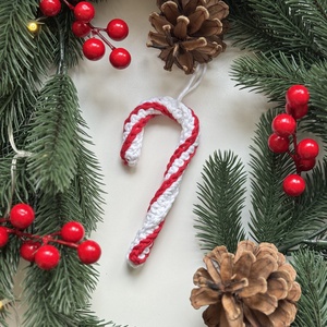 Acadea crosetata ornament pentru brad - Artynos.ro