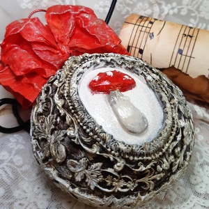 Glob decorat manual, cu ciupercuta - Artynos.ro