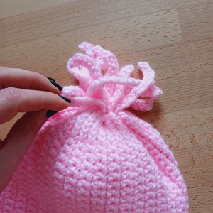 Caciula roz cu moate - îmbrăcăminte și modă - haine bebeluși și copii - pălărie bebeluși - Artynos.ro