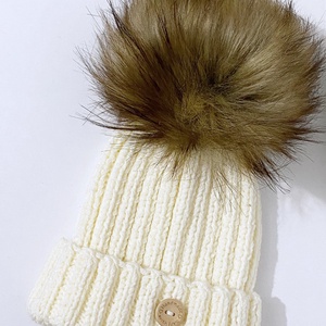 Caciula tricotata crem - îmbrăcăminte și modă - eșarfe, pălării, fularuri - căciulă - Artynos.ro