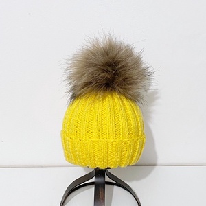 Caciula tricotata - îmbrăcăminte și modă - eșarfe, pălării, fularuri - căciulă - Artynos.ro