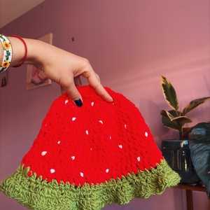 Bucket hat capsuna, Imbracaminte si moda, Esarfe, palarii, fularuri, Caciula, Crosetat, Cusatura, ARTYNOS