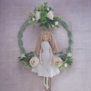 Fată în rochie albă decor de perete -  - Artynos.ro