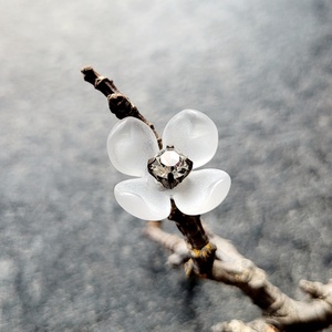 Broșă/Pin/Mărțișor floare cu Swarovski Crystal  - bijuterii - mărțișor - Artynos.ro