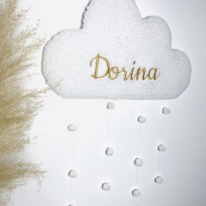 Decor de perete personalizat cu nori de miel brodați, cu pandantive pom-pom -  - Artynos.ro
