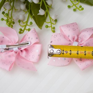 Clemă de păr cu fundă - Roz deschis cu stele - îmbrăcăminte și modă - accesorii păr - clemă de păr și ac de păr - Artynos.ro