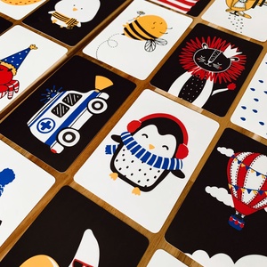 Set de 30 de carduri colorate cu contrast ridicat - jucării și echipamente pentru copii - cadouri baby shower - Artynos.ro