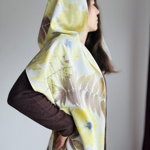 Aurora Botanica  Șal din voal de lână cu imprimeu vegetal (hibiscus, artar si sumac) - îmbrăcăminte și modă - eșarfe, pălării, fularuri - eșarfe - Artynos.ro
