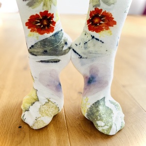 Pajiște Aprinsă  Șosete din lână cu imprimeu vegetal (cosmos, mac, corcodus, mur) - îmbrăcăminte și modă - pantofi, papuci, șosete - șosete, șosete de genunchi - Artynos.ro