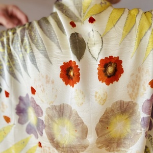 Armonia florilor  Esarfa din matase cu imprimeu vegetal (coreopsis, nalba, sumac) - Artynos.ro