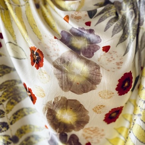 Armonia florilor  Eșarfă din mătase cu imprimeu vegetal (coreopsis, nalbă, sumac) - îmbrăcăminte și modă - eșarfe, pălării, fularuri - eșarfe - Artynos.ro