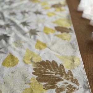 Esarfa din matase imprimata vegetal (coreopsis, artar japonez, mesteacan, stejar), Imbracaminte si moda, Esarfe, palarii, fularuri, Esarfe, Cusatura, Vopsirea matasei, ARTYNOS