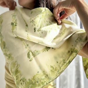 Eșarfă din mătase imprimată vegetal - îmbrăcăminte și modă - eșarfe, pălării, fularuri - eșarfe - Artynos.ro