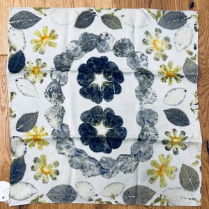 Esarfa din matase imprimata vegetal - Artynos.ro