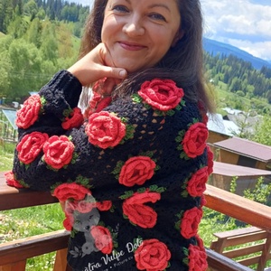 Cardigan croșetat manual Grădina cu trandafiri mărimea M - îmbrăcăminte și modă - haine damă - bluze damă - Artynos.ro