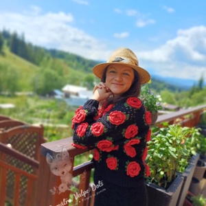 Cardigan croșetat manual Grădina cu trandafiri mărimea M - îmbrăcăminte și modă - haine damă - bluze damă - Artynos.ro
