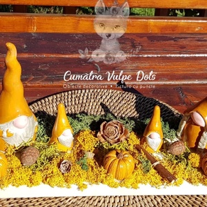 Decoratiune de toamna, familia de gnomi, 2 adulti si doi gnomi baieti, Casa & Stil de viata, Accesorii pentru decorat casa, Halloween - tot ce ai nevoie pentru petrecere!, Ornamente de Halloween, Obiecte pictate, Pictura, ARTYNOS