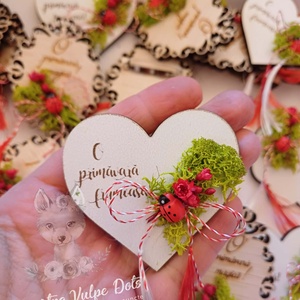 Martisor inimioara - tip brosa - cu licheni si flori criogenate, Bijuterii, Martisor, Aranjament de flori, ARTYNOS