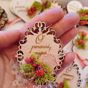 Martisor - tip brosa - cu licheni si flori criogenate, Bijuterii, Martisor, Aranjament de flori, ARTYNOS