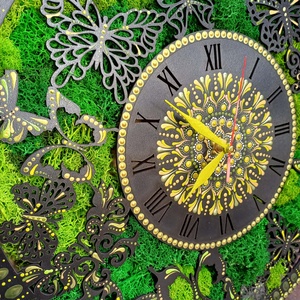 Ceas de perete cu licheni stabilizati și pictură cu techica punctului 40 cm - verde  - casă & stil de viață - decorațiuni de casă - decorațiuni de pereți - ceasuri de perete - Artynos.ro