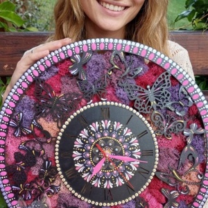 Ceas de perete cu licheni stabilizati si pictura cu techica punctului 40 cm - Artynos.ro