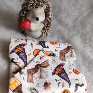 Șervet textil reutilizabil cu motive de Halloween � vrăjitoare, dovleac, liliac -  - Artynos.ro