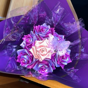 Buchet Artizanal de Flori din Panglica de Satin, Model Royal Purple, Decorat cu Perle si Fluture, 7 Trandafiri Lucrati M - Artynos.ro