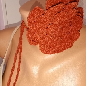Floare croșetată gât  - îmbrăcăminte și modă - curele și catarame artizanale - alte accesorii - Artynos.ro