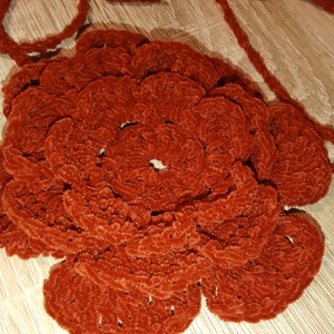 Floare croșetată gât  - îmbrăcăminte și modă - curele și catarame artizanale - alte accesorii - Artynos.ro