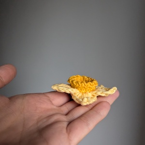 Brosa Martisor - Narcisa - bijuterii - mărțișor - Artynos.ro