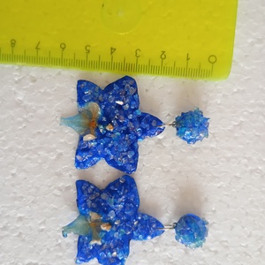 Cercei orhidee albastră  - bijuterii - cercei - cercei din rășină - Artynos.ro