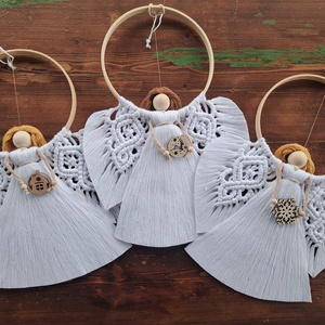 Îngeraș Macrame de Crăciun Handmade � Decorațiune Albă pe Cerc de Bambus cu Fulg de Nea din Lemn, Cadou de Crăciun - crăciun - decorațiuni de crăciun de casă - decorațiuni pentru ușă de crăciun - Artynos.ro