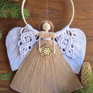 Ingeras Macrame de Craciun Handmade � Decoratiune Alba pe Cerc de Bambus cu Fulg de Nea din Lemn, Cadou de Craciun - Artynos.ro
