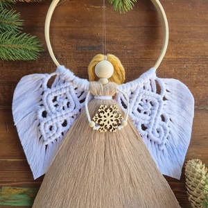 Îngeraș Macrame de Crăciun Handmade � Decorațiune Albă pe Cerc de Bambus cu Fulg de Nea din Lemn, Cadou de Crăciun - crăciun - decorațiuni de crăciun de casă - decorațiuni pentru ușă de crăciun - Artynos.ro