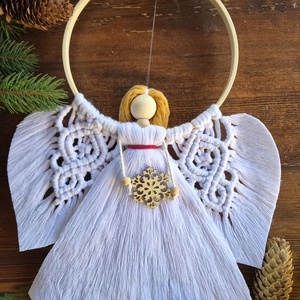 Ingeras Macrame de Craciun Handmade � Decoratiune Alba pe Cerc de Bambus cu Fulg de Nea din Lemn, Cadou de Craciun - Artynos.ro