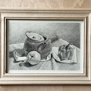 Desen în creion - ibric cu măr și ardei - arte vizuale și accesorii  - grafică, ilustrație - desen în creion - Artynos.ro