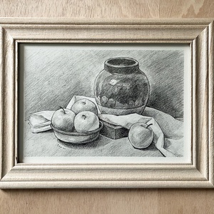 Desen în creion - vază cu mere - arte vizuale și accesorii  - grafică, ilustrație - desen în creion - Artynos.ro