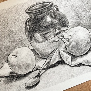 Desen în creion - ulcior cu măr și portocală - arte vizuale și accesorii  - grafică, ilustrație - desen în creion - Artynos.ro
