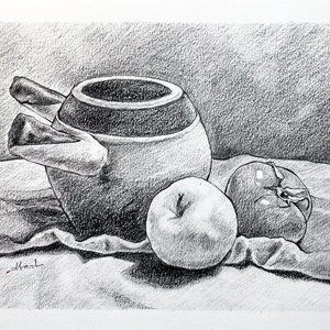 Desen în creion - ulcior cu măr și roșie  - arte vizuale și accesorii  - grafică, ilustrație - desen în creion - Artynos.ro