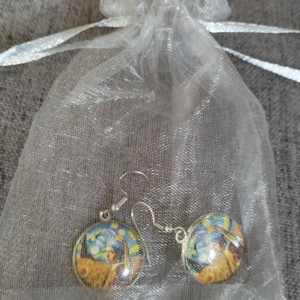 Cercei inspirați de Van Gogh și Vermeer cu accesorii medicale din oțel -  - Artynos.ro