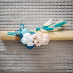 Lumânare botez băiețel, din ceară naturală de albine - accesorii nuntă - materiale decor pentru nuntă - lumânări de nuntă și suport lumânări - Artynos.ro