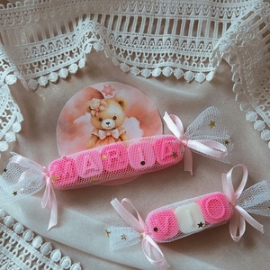 Mărturii botez bebe fetiță, personalizate, nume fata - jucării și echipamente pentru copii - daruri de botez - Artynos.ro