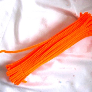 Sarma plusata portocalie  51656, Accessorii si unelte, Margea, componente de bijuterii, Sarma, Aranjament de flori, Sarma plusata portocalie  51656
Sarma plusata este utilizat pentru fabricarea florilor ,diverselor ..., ARTYNOS