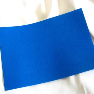 Coala de fetru albastru 52199, Arte vizuale si accesorii , Imagini cu broderii, Tablou textil din fetru, Aranjament de flori, Confectionarea bijuteriilor, ARTYNOS