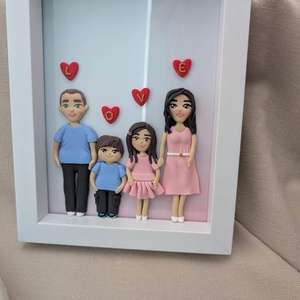 Tablou personalizat cu figurine modelate din lut polimeric - Familia - Artynos.ro