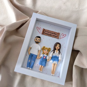 Tablou personalizat cu figurine modelate din lut polimeric - Familia - Artynos.ro
