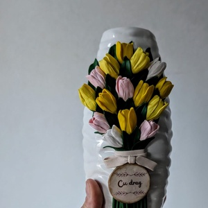 Vază decorativă handmade cu lalele din lut polimeric � personalizabilă - casă & stil de viață - decorațiuni de casă - accesorii florale - vaze - Artynos.ro